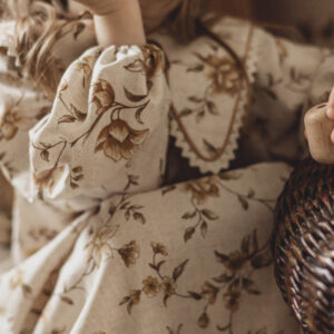 Lniany kołnierzyk damski w kwiatki z koronką stefania honey