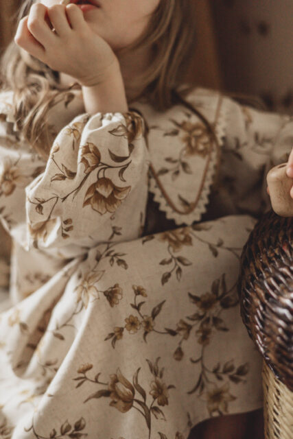 Lniany kołnierzyk damski w kwiatki z koronką stefania honey