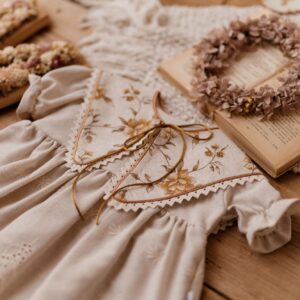 Lniany kołnierzyk damski w kwiatki z koronką stefania honey