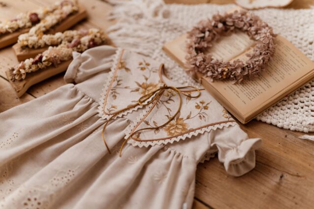 Lniany kołnierzyk damski w kwiatki z koronką stefania honey