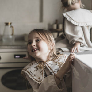 Lniany kołnierzyk damski w kwiatki z koronką stefania honey