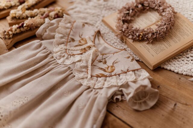 Lniany kołnierzyk dla dziewczynki z falbanką w kwiatki zoja honey