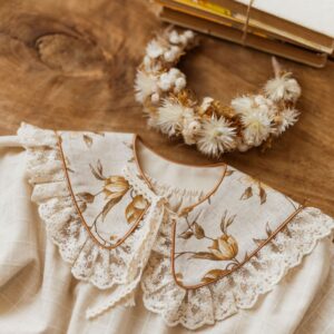 Lniany kołnierzyk dla dziewczynki z falbanką w kwiatki zoja honey