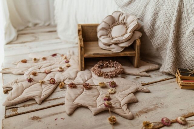 Mata liść beżowa dla dzieci do zabawy