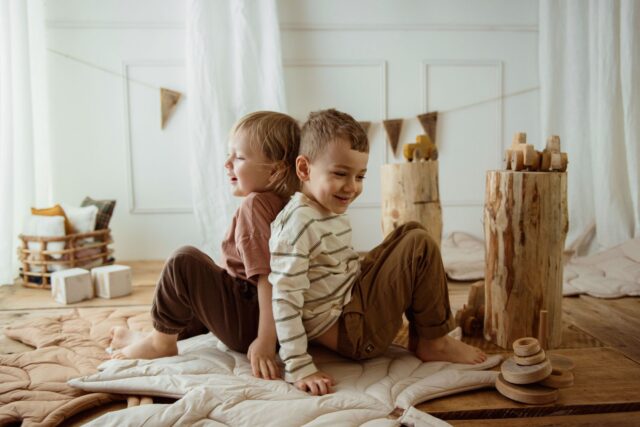 Mata liść beżowa dla dzieci do zabawy