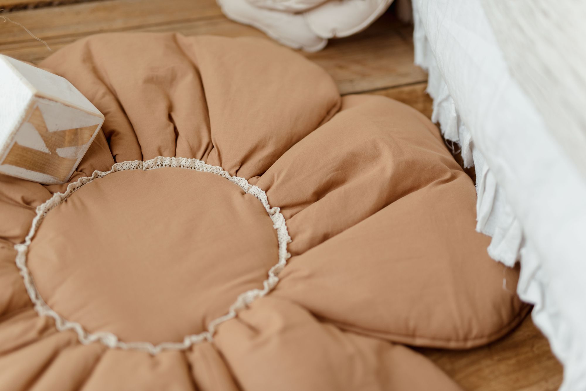 Mata podłogowa kwiat do zabawy dla dzieci carmel