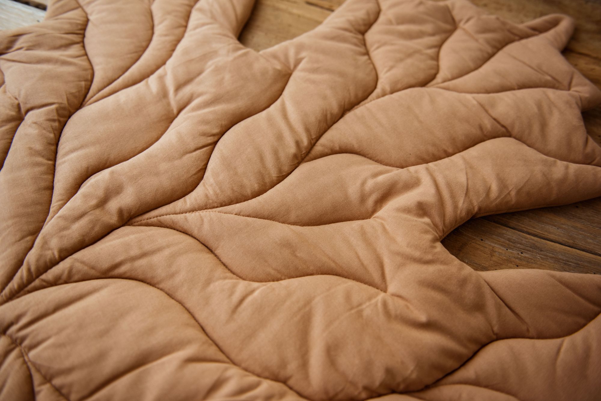 Mata podłogowa liść klon dla dziecka do zabawy carmel