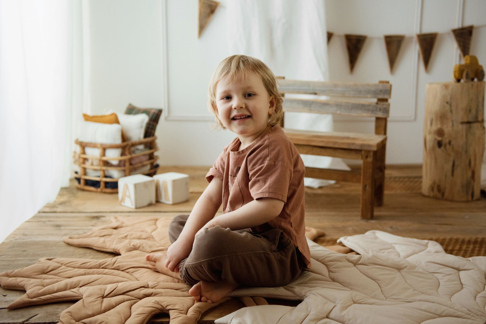 Mata podłogowa liść klon dla dziecka do zabawy carmel