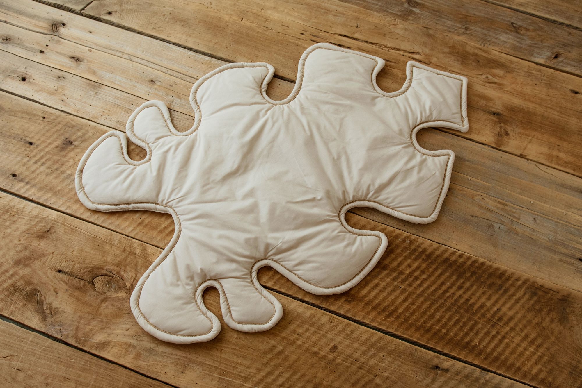 Mata podłogowa liść monstery do zabawy dla dzieci ecru