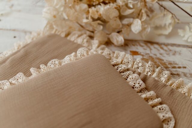 Muślinowy kocyk niemowlęcy 50×75cm boho beż