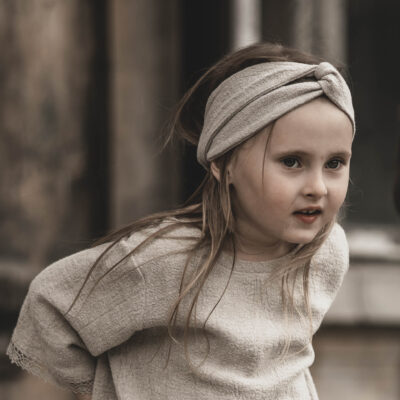 Opaska lniana węzeł dla dziewczynki szara glina