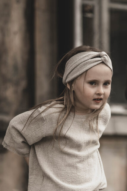 Opaska lniana węzeł dla dziewczynki szara glina