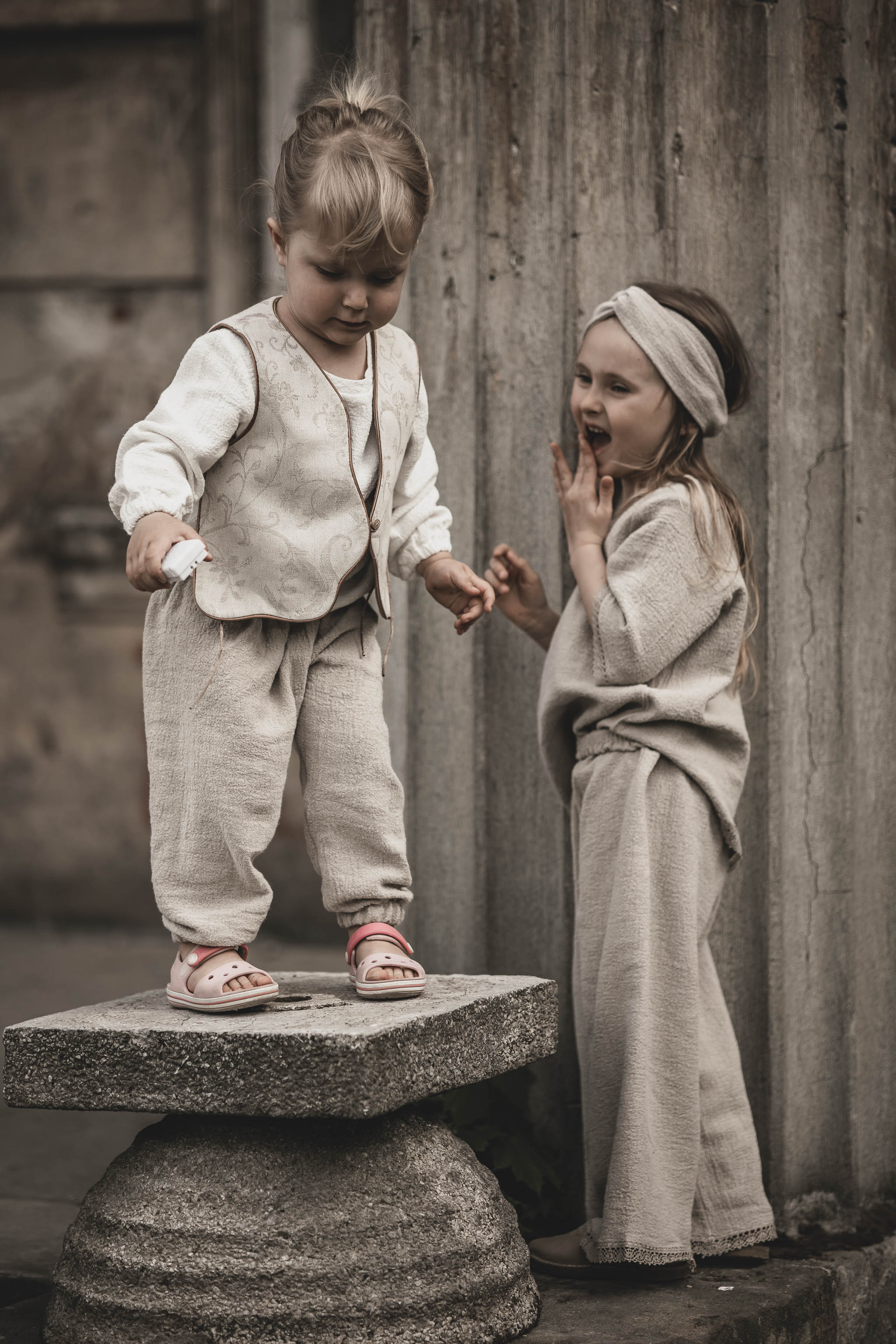 Opaska lniana węzeł dla dziewczynki szara glina