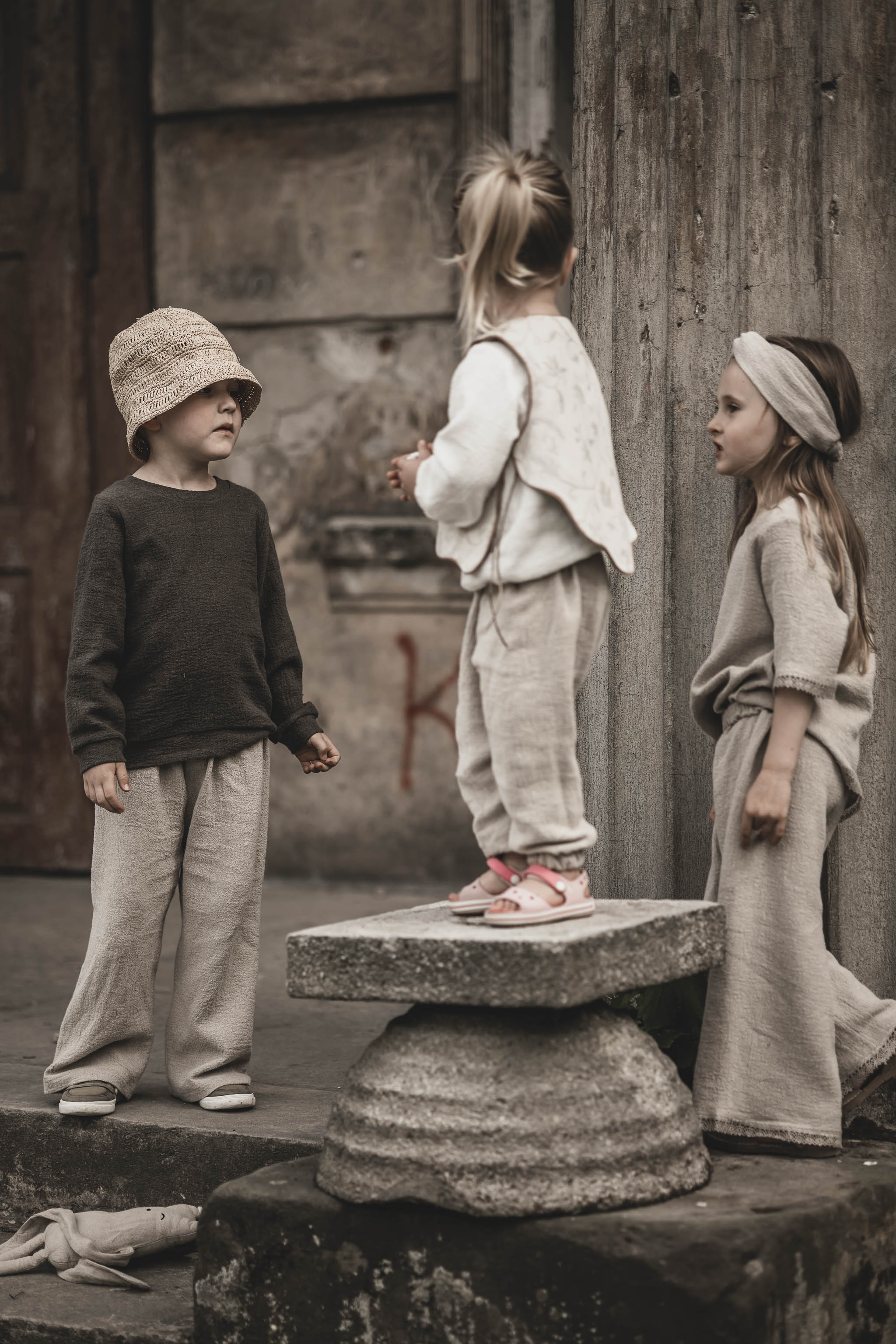 Opaska lniana węzeł dla dziewczynki szara glina