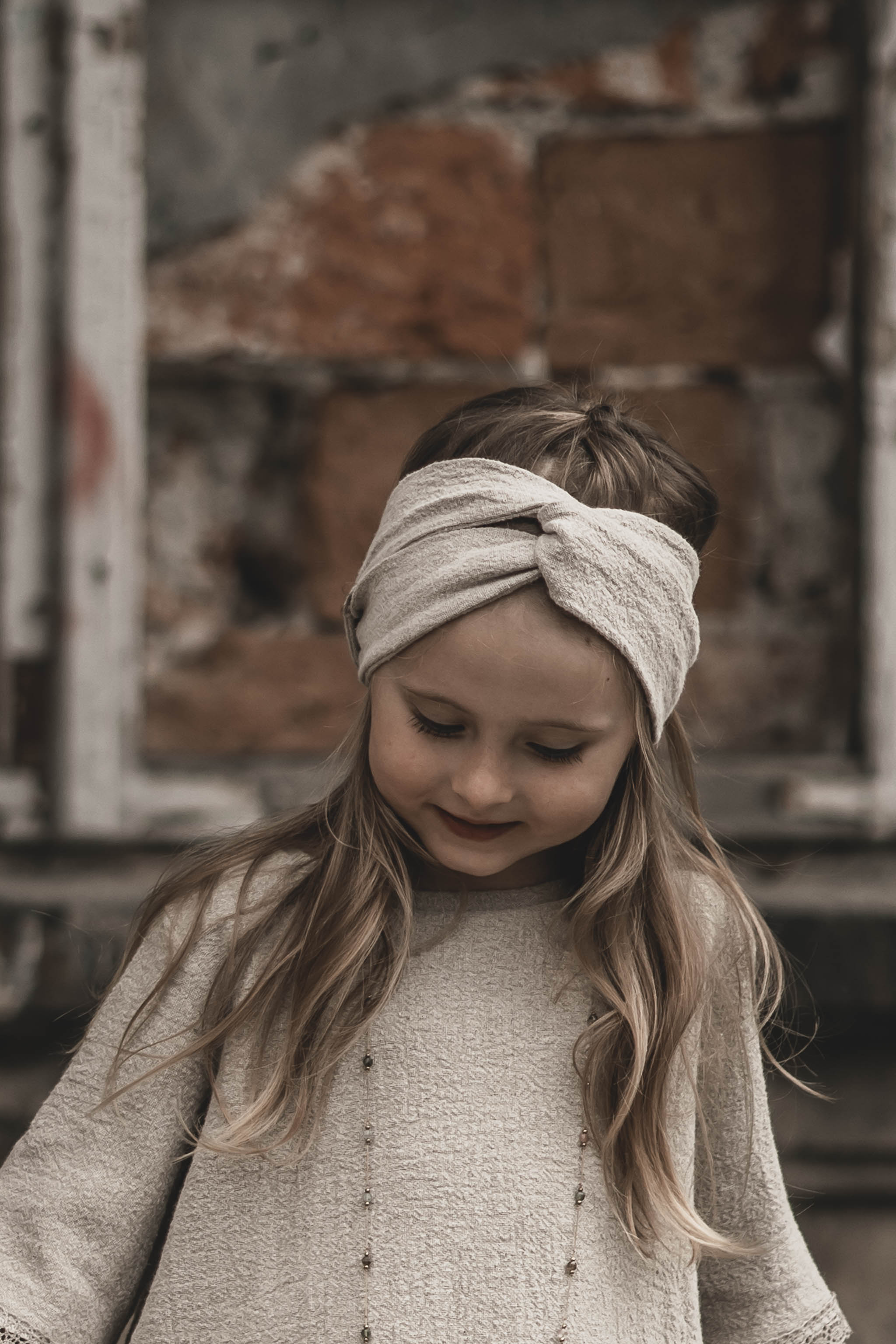 Opaska lniana węzeł dla dziewczynki szara glina