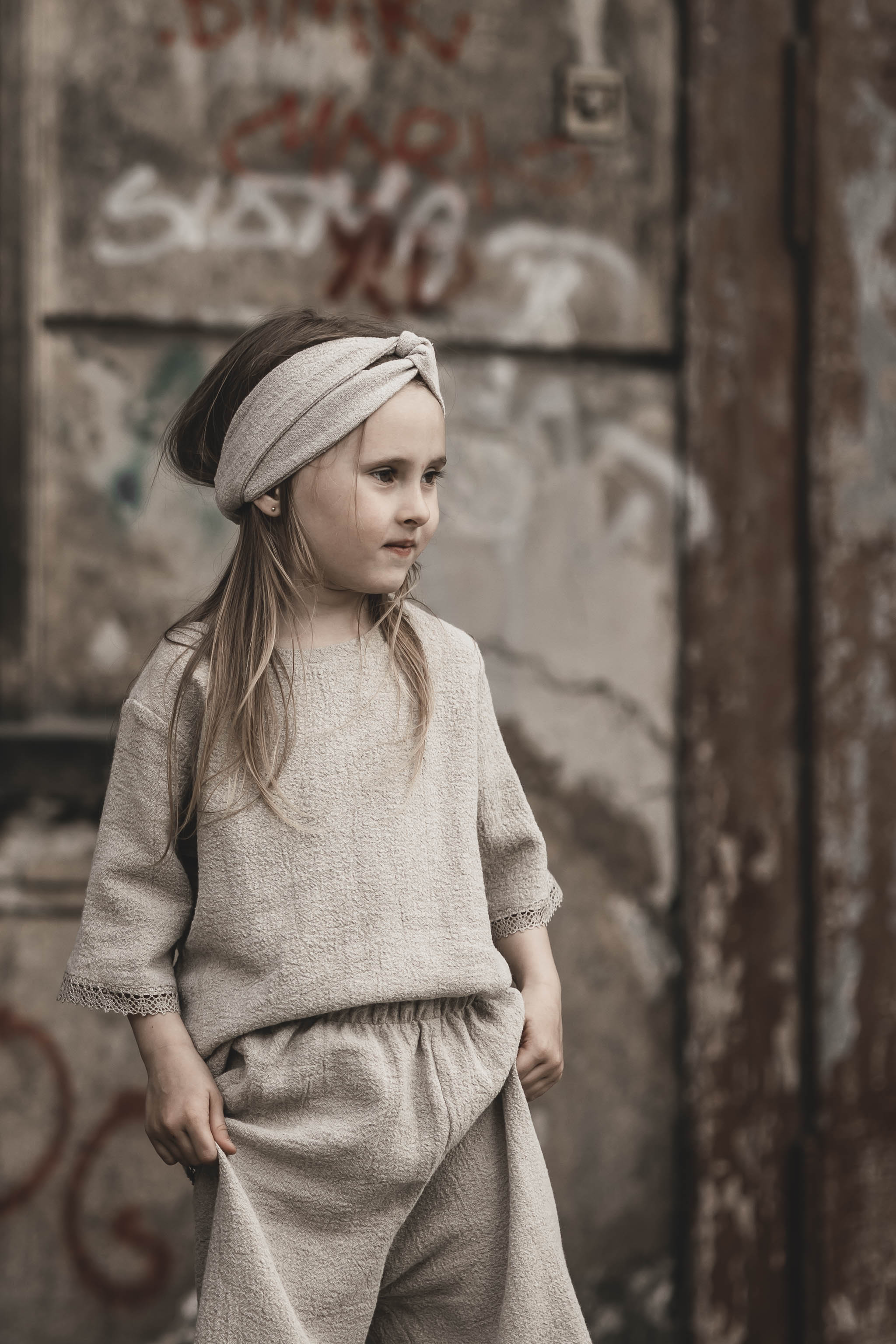 Opaska lniana węzeł dla dziewczynki szara glina