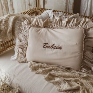 Personalizowana poszewka na poduszkę beżowa haftowany wzór