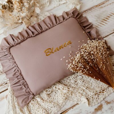 Personalizowana poszewka na poduszkę latte 60×40cm haft