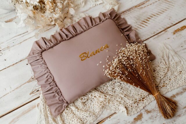 Personalizowana poszewka na poduszkę latte 60×40cm haft