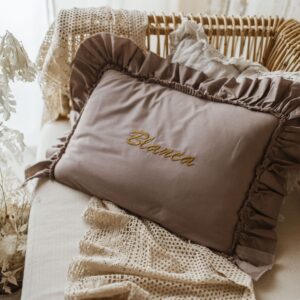 Personalizowana poszewka na poduszkę latte 60×40cm haft