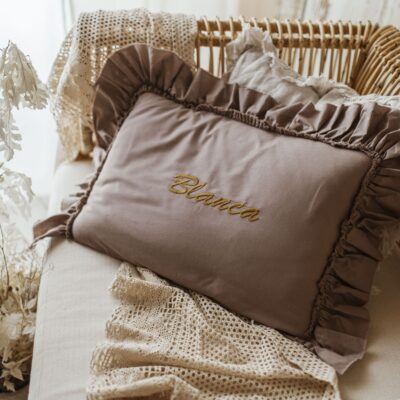 Personalizowana poszewka na poduszkę latte 60×40cm haft