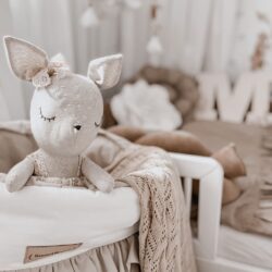 Poduszka bawełniana dekoracyjna kwiat biała rozmiar 50 zawieszka