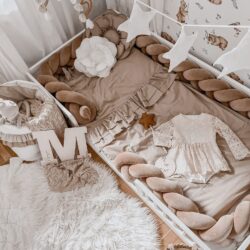 Poduszka bawełniana dekoracyjna kwiat biała rozmiar 50 zawieszka