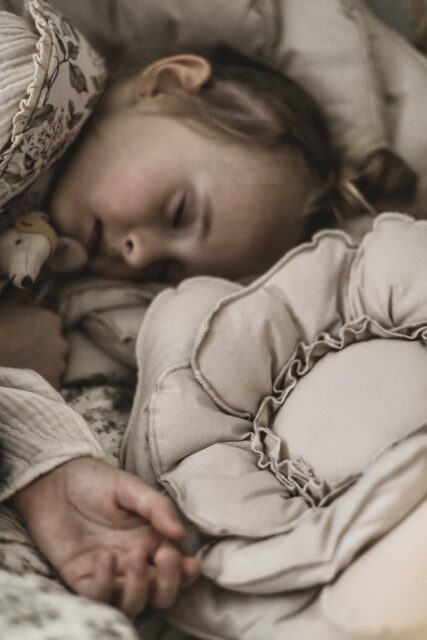 Poduszka kwiat boho beż 30×30