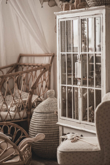 Poduszka dekoracyjna kwiat boho beż rozmiar 50 zawieszka