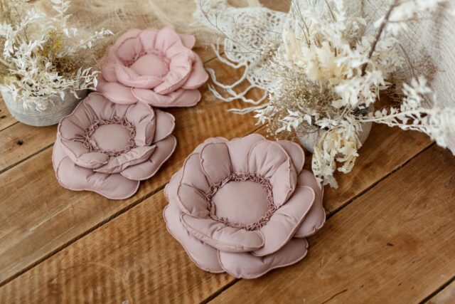 Poduszka dekoracyjna różowa kwiat 60×60cm