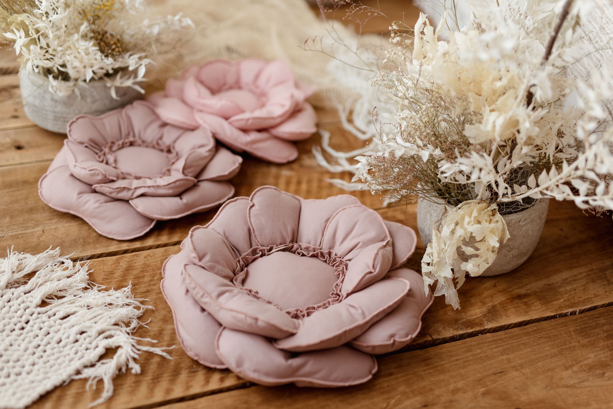 Poduszka dekoracyjna różowa retro kwiat 40×40cm