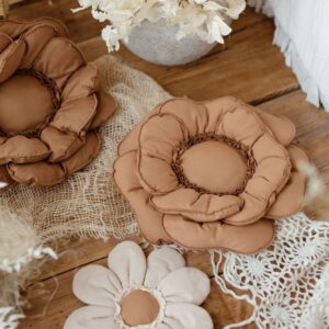 Poduszka kwiat 30×30 karmelowa