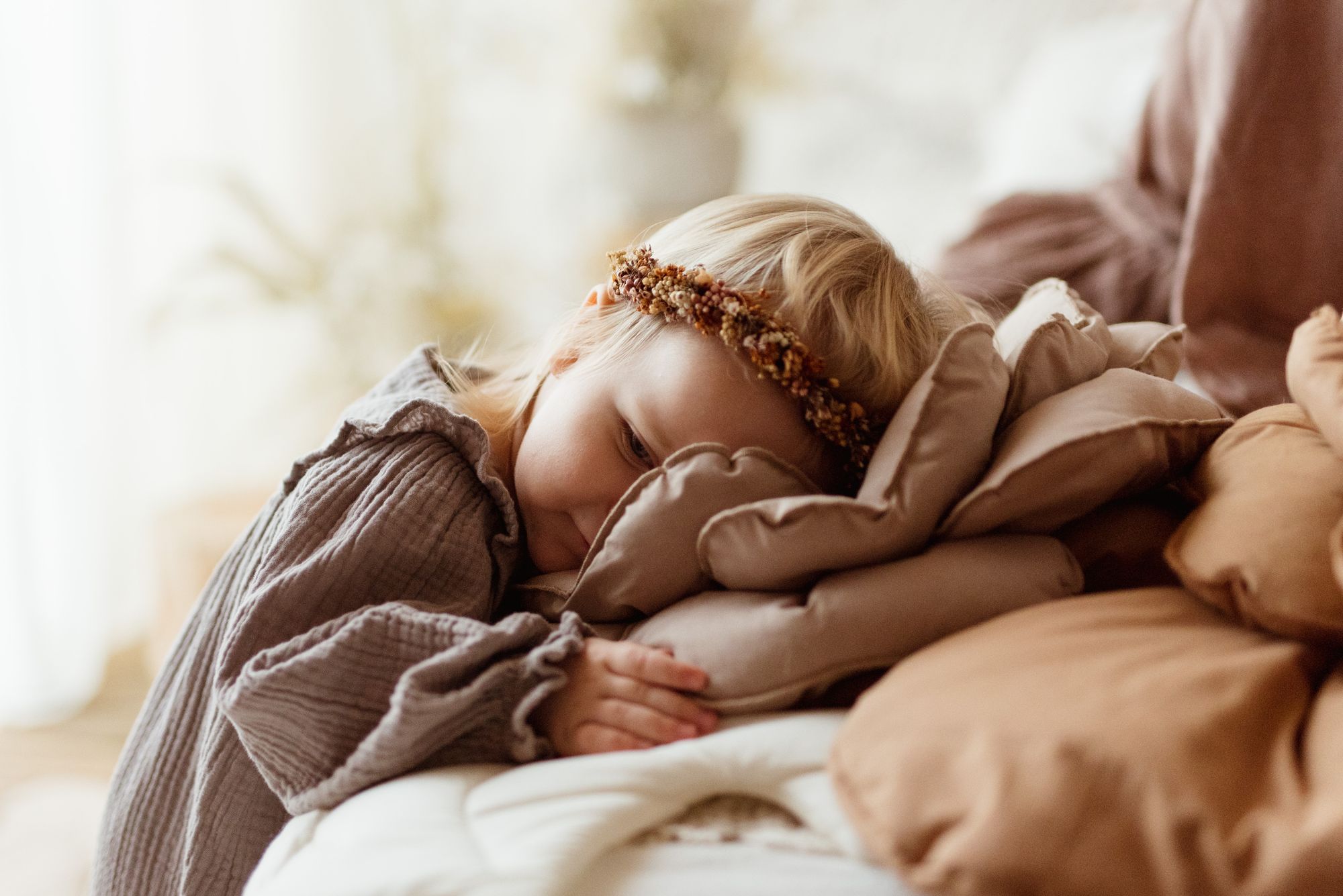 Poduszka kwiat dekoracyjna 40×40 brązowa