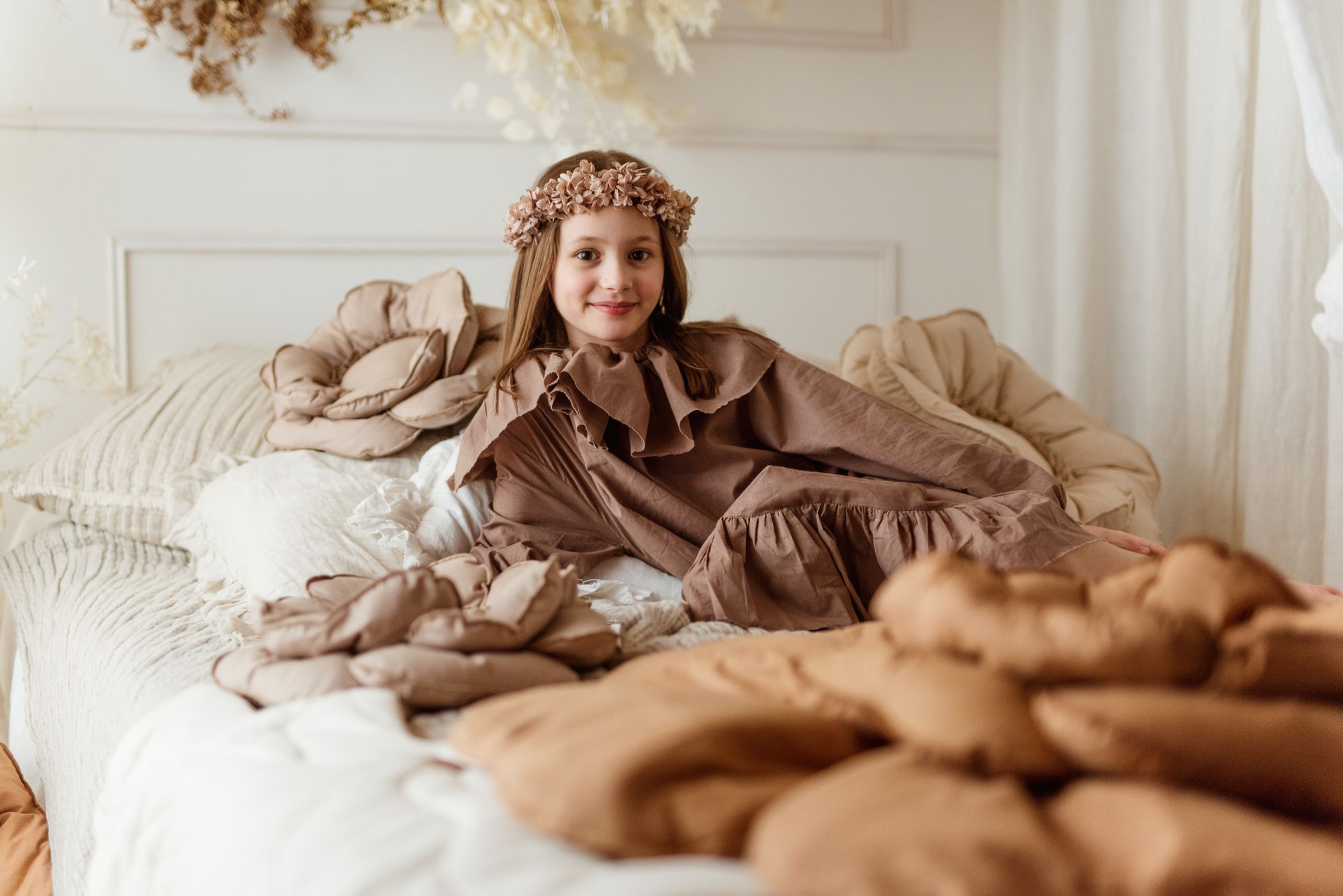 Poduszka kwiat dekoracyjna 40×40 brązowa