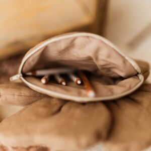 Retro beżowa lniana torebka kwiatuszek dla dziewczynki taupe