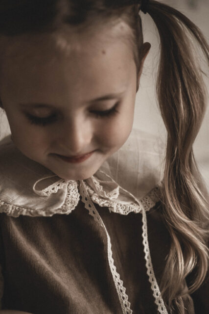 Retro kołnierzyk dla dziewczynki lniany z koronką naturalna kratka zoja