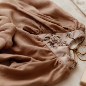 Retro sukienka lniana beżowa damska Marysia kokos