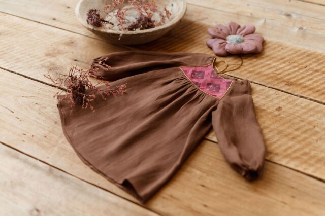 Retro sukienka lniana brązowa dla dziewczynki   blanka rose