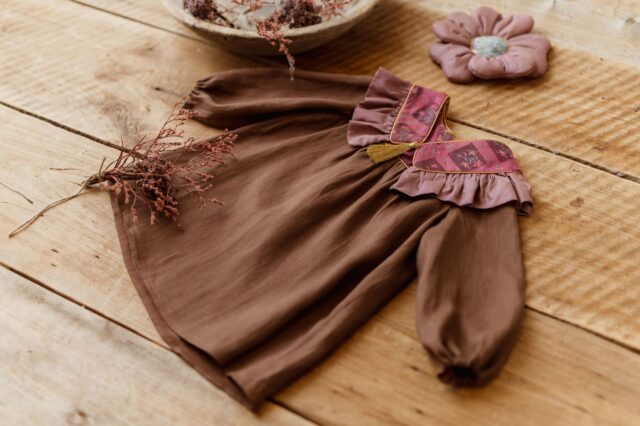 Retro sukienka lniana brązowa dla dziewczynki   blanka rose