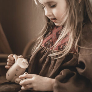 Retro sukienka lniana brązowa dla dziewczynki   blanka rose