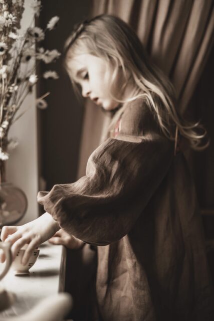 Retro sukienka lniana brązowa dla dziewczynki   blanka rose