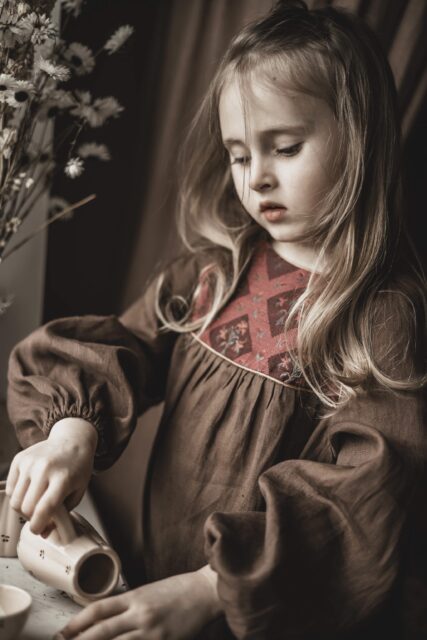 Retro sukienka lniana brązowa dla dziewczynki   blanka rose