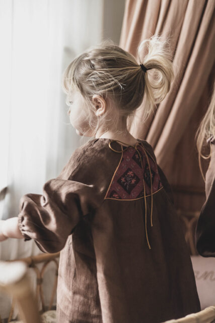 Retro sukienka lniana brązowa dla dziewczynki   blanka rose