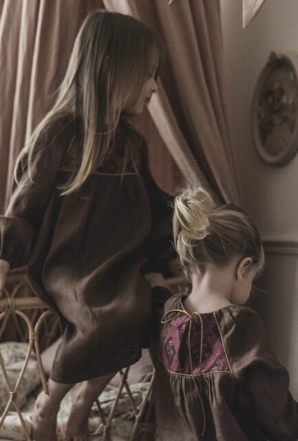 Retro sukienka lniana brązowa dla dziewczynki   blanka rose