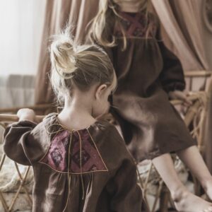 Retro sukienka lniana brązowa dla dziewczynki   blanka rose