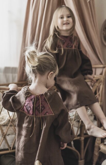 Retro sukienka lniana brązowa dla dziewczynki   blanka rose