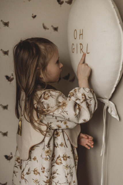 Retro sukienka lniana w kwiatuszki dla dziewczynki  Marysia honey