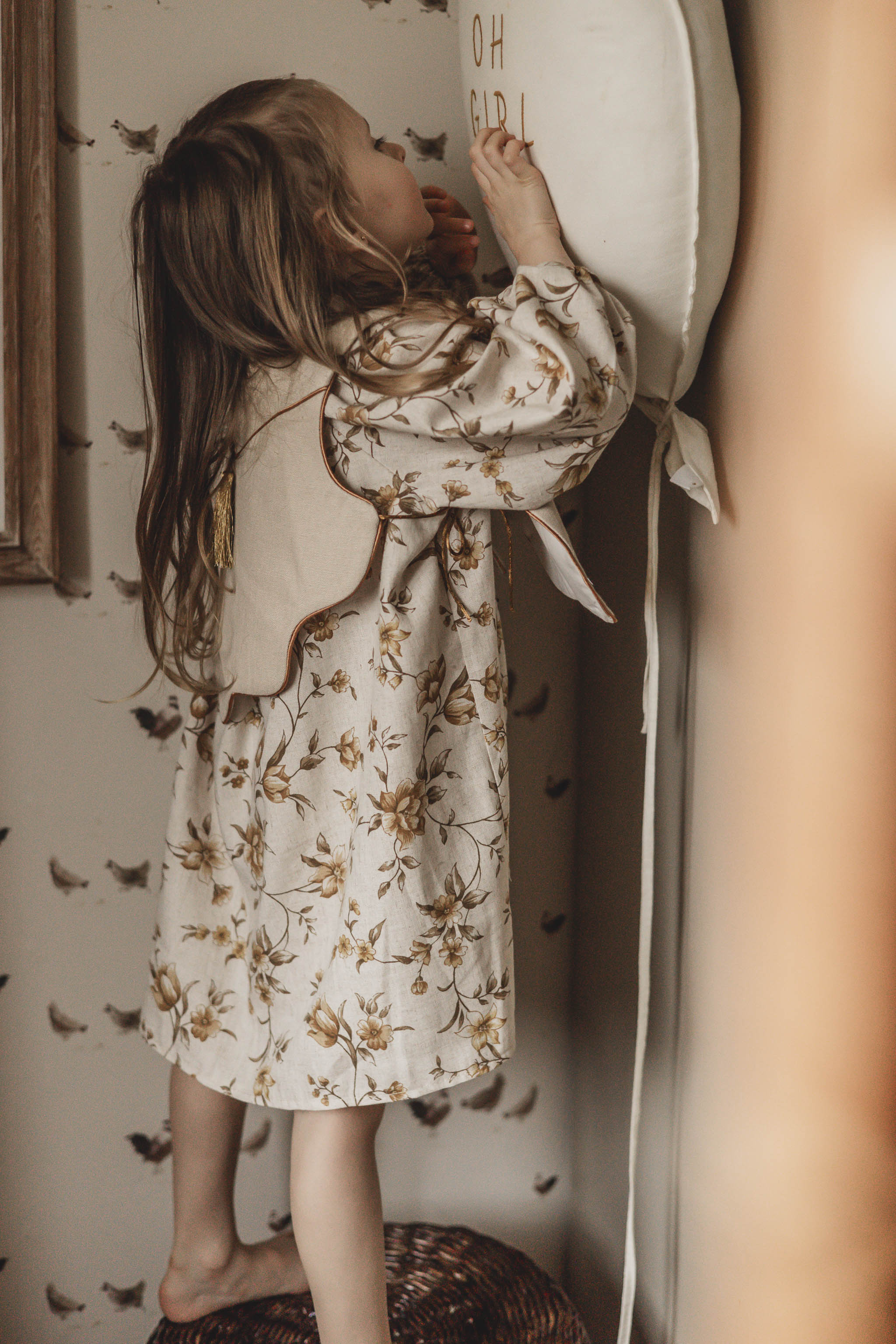 Retro sukienka lniana w kwiatuszki dla dziewczynki 1-4 lat Marysia honey