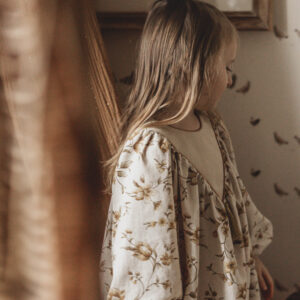 Retro sukienka lniana w kwiatuszki dla dziewczynki  Marysia honey