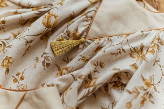 Retro sukienka lniana w kwiatuszki dla dziewczynki  Marysia honey